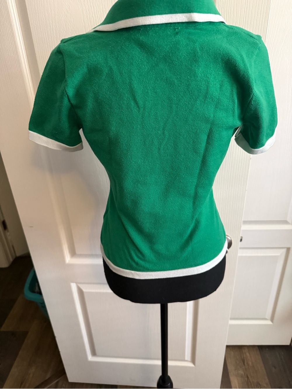 Green Short-Sleeve Polo Knit Top - Emerson Lang - Picture 5 of 5